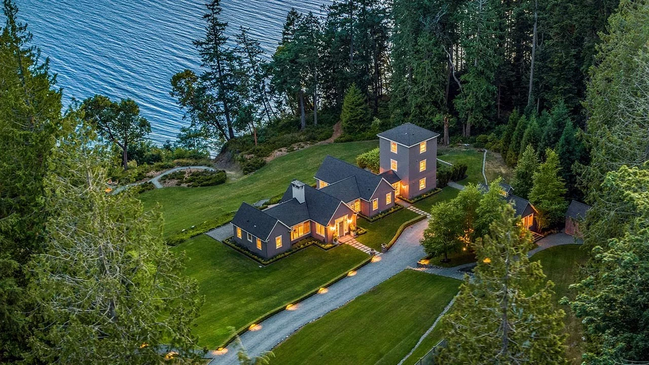 Explore the Hamptons’ Stunning Vineyards (the Easy Way)